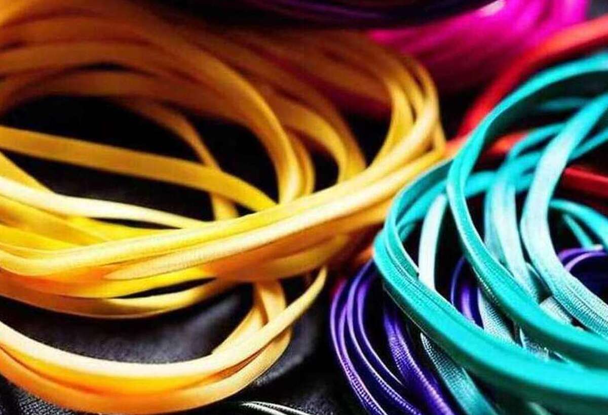 Élastiques colorés : dynamiser votre coiffure quotidienne