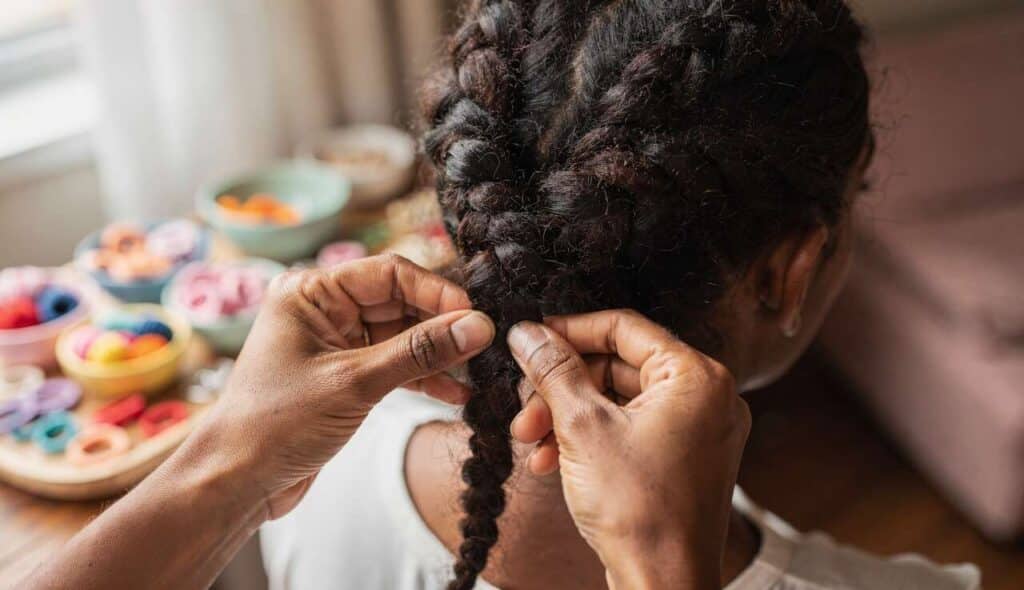 Réaliser des vanilles sur cheveux crépus : guide de twist