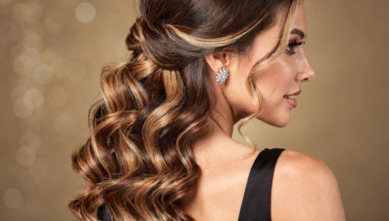 Coiffures express : brillez en soirée !