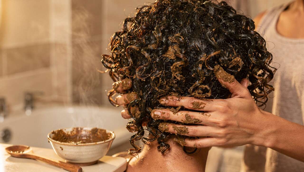 Rhassoul : nettoyage en profondeur et nutrition du cheveu
